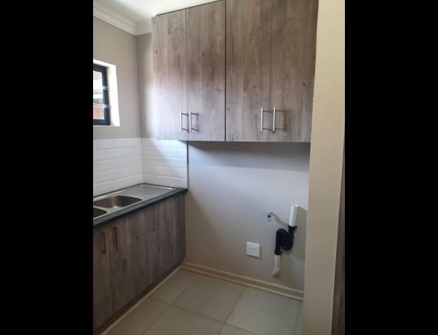 3 BEDROOM TOWNHOUSE TO LET IN LANGENHOVENPARK